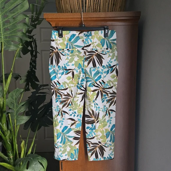 Chico's Palm Print Cropped Straight Pants - Picture 4 of 5